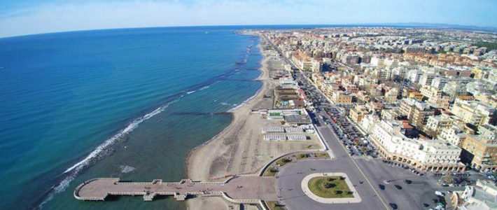 Ostia, dietrofront del Comune: proroga di un anno per i balneari