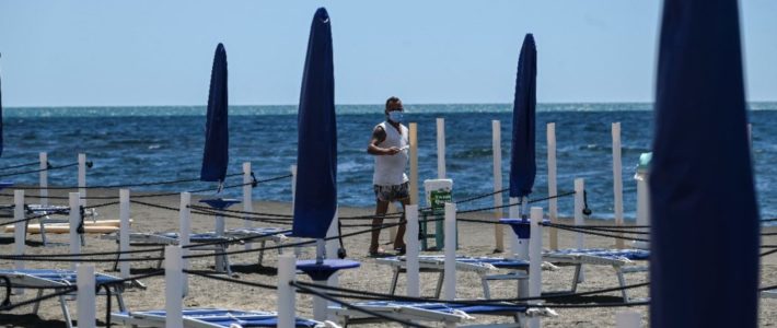 IL FATTO QUOTIDIANO.IT – Concessioni balneari, niente gare e il 70% paga allo Stato meno di 2.500 euro l’anno. Per il fisco due su tre non dichiarano abbastanza IL FATTO QUOTIDIANO.IT – Concessioni balneari, niente gare e il 70% paga allo Stato meno di 2.500 euro l’anno. Per il fisco due su tre non dichiarano abbastanza